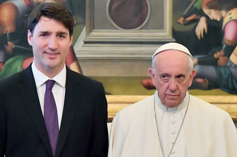 Foto del papa Francisco con primer ministro Justin Trudeau