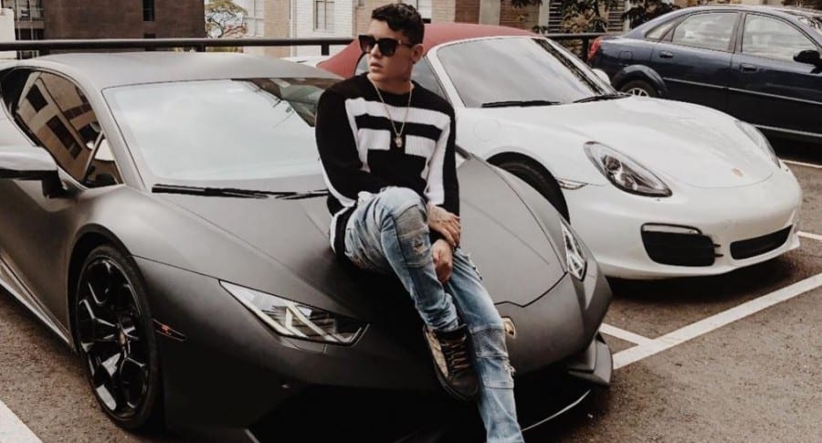 Kevin Roldán volvió a parquear lamborghini en zona para discapacitados