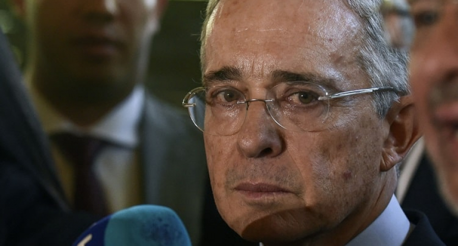 Video de Álvaro Uribe molesto y pidiendo que no lo olviden